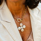 Cruz Rodas con Perla Natural