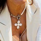 Cruz Rodas con Perla Natural