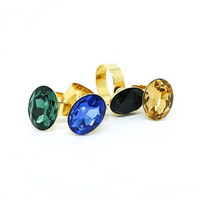 Anillo ovalado con cristal facetado